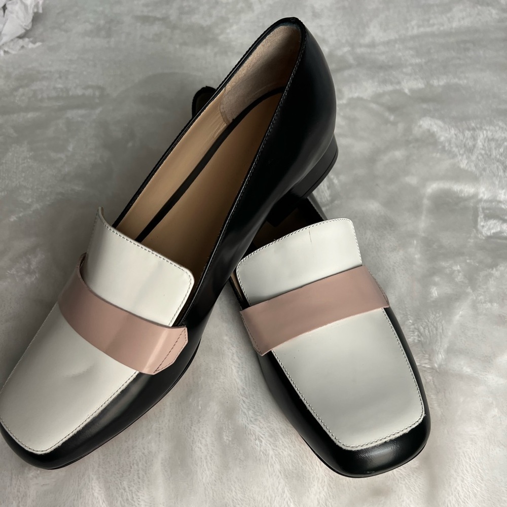 ‼️SALE‼️NWOT M. Gemi Black and White Loafers with Blush Accent